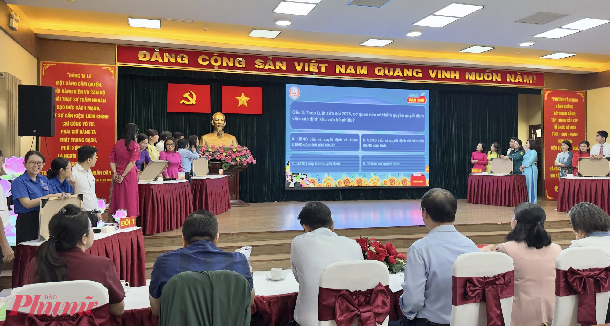 Hội thi tìm hiểu Luật Bầu cử đại biểu Quốc hội và đại biểu HĐND với chủ đề “Ngày hội dân chủ tại phường Tân Định - Ảnh: T.T