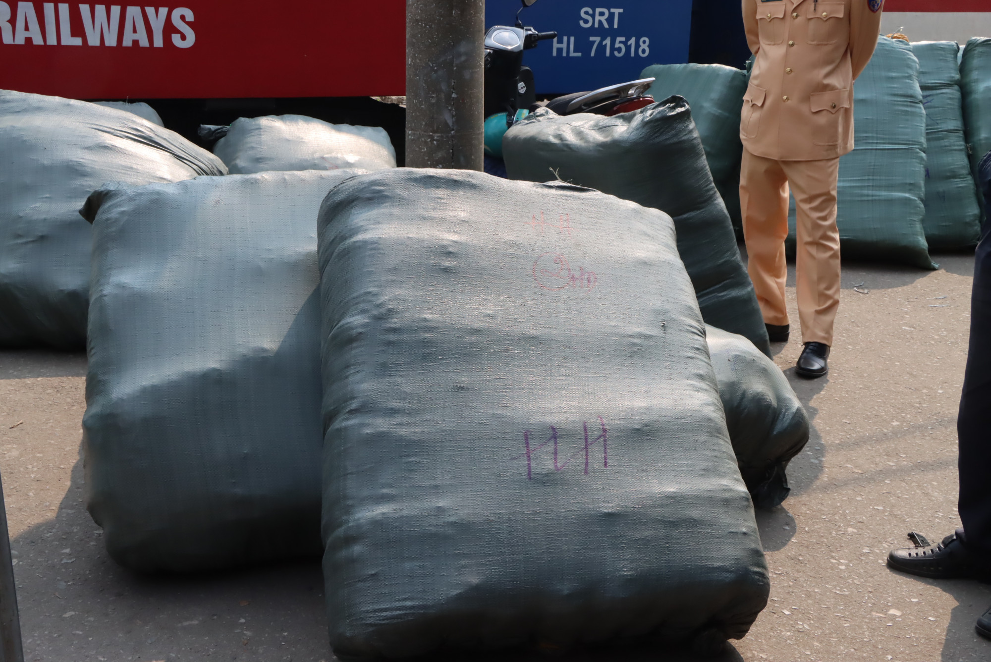 Hàng hóa không rõ nguồn gốc bị thu giữ 