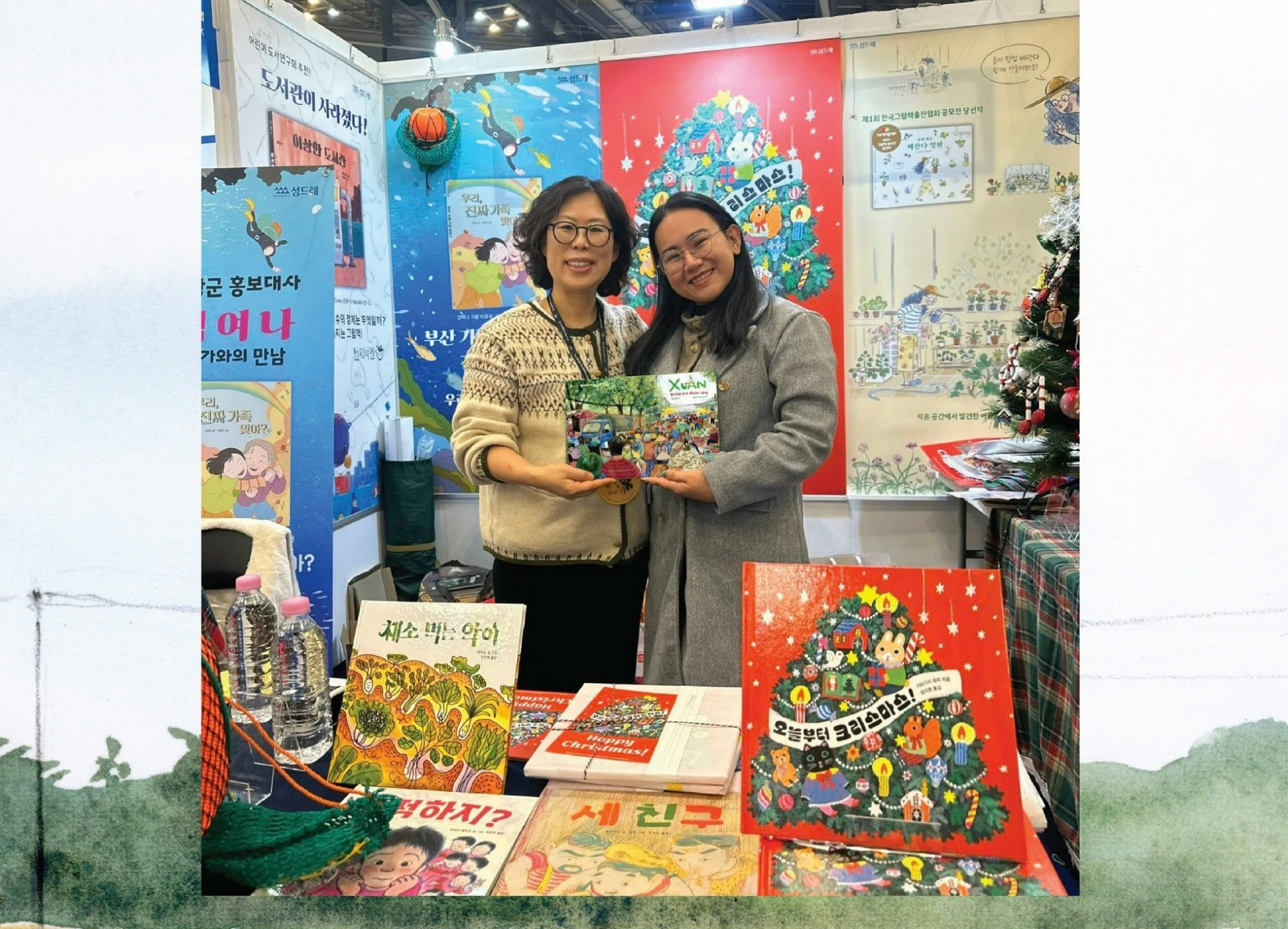 Tác giả Nguyễn Hữu Quỳnh Hương giới thiệu sách và văn hóa Việt tại TP Busan, Hàn Quốc - Ảnh: Facebook nhân vật