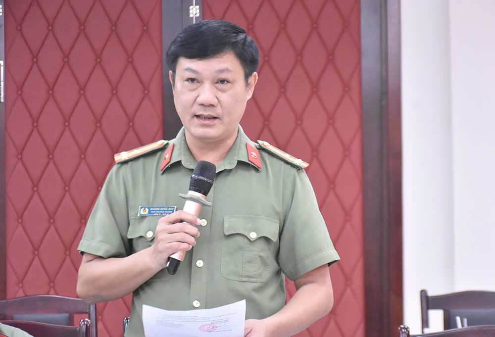 Thượng tá Quảng Quốc Huy - Phó trưởng Phòng Tham mưu Công an tỉnh An Giang thông tin về 4 đối tượng trốn trại giam - Ảnh CTV