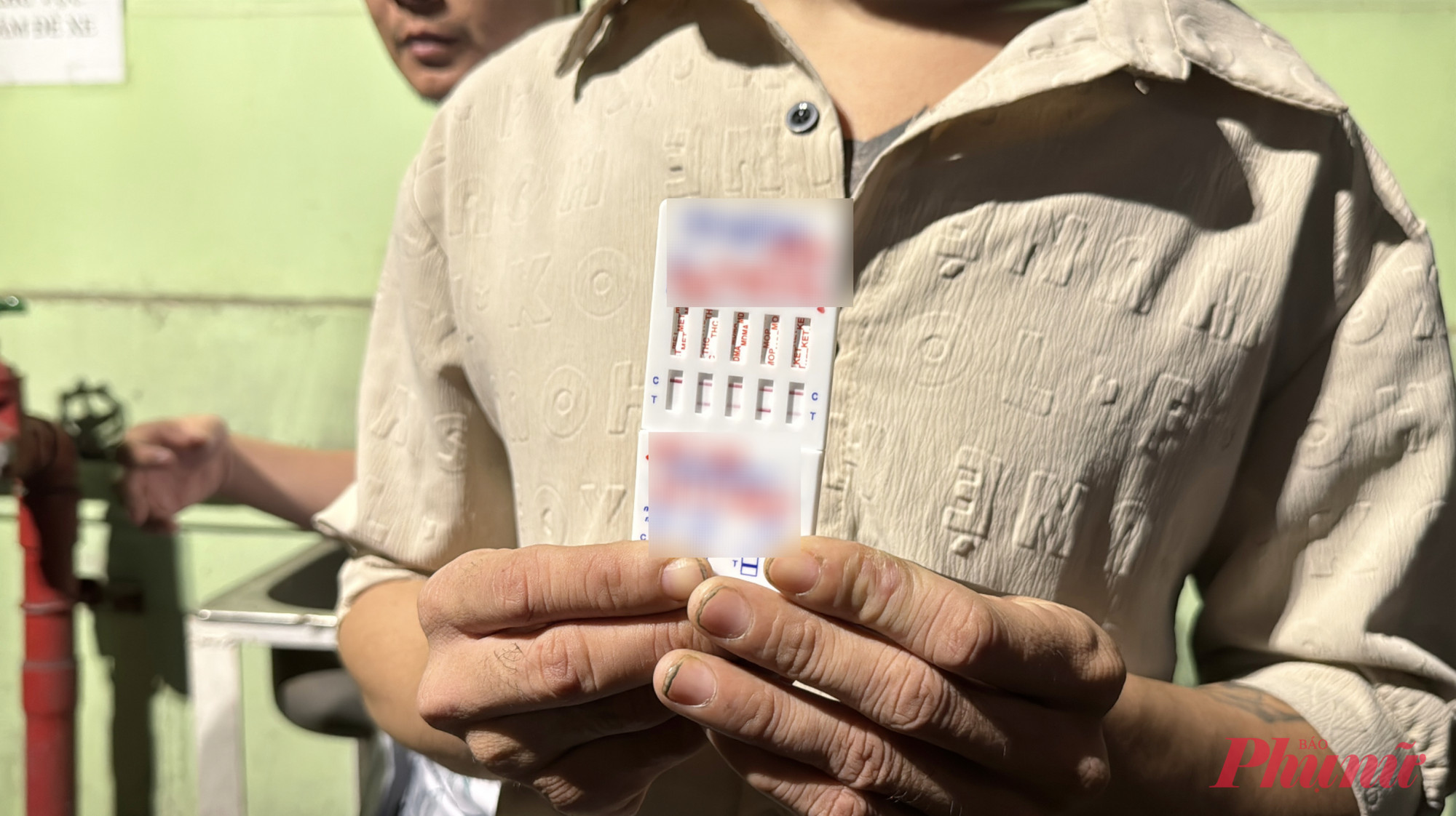 Sau khi có kết quả dương tính, H. ngay lập tức được đưa về trụ sở phường để làm việc 