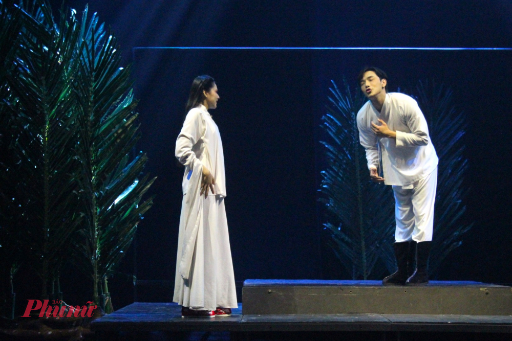 Thuận Nguyễn có vai diễn dễ thương mà cũng đầy thử thách trong Gánh hát về khuya.