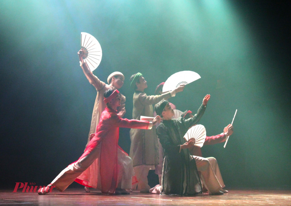 Thi thơ lấy cảm hứng từ thi văn cổ