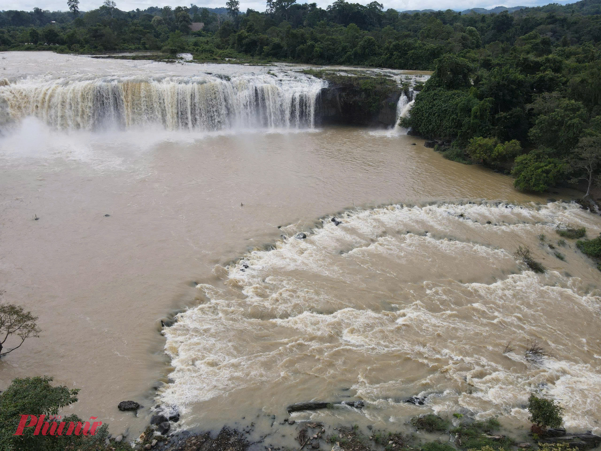 Dray Nur là một trong ba ngọn thác lớn và nổi tiếng trên dòng Sêrêpôk, cùng với thác Gia Long và Dray Sáp, tạo thành chuỗi kỳ quan sông nước độc đáo của Tây Nguyên. 