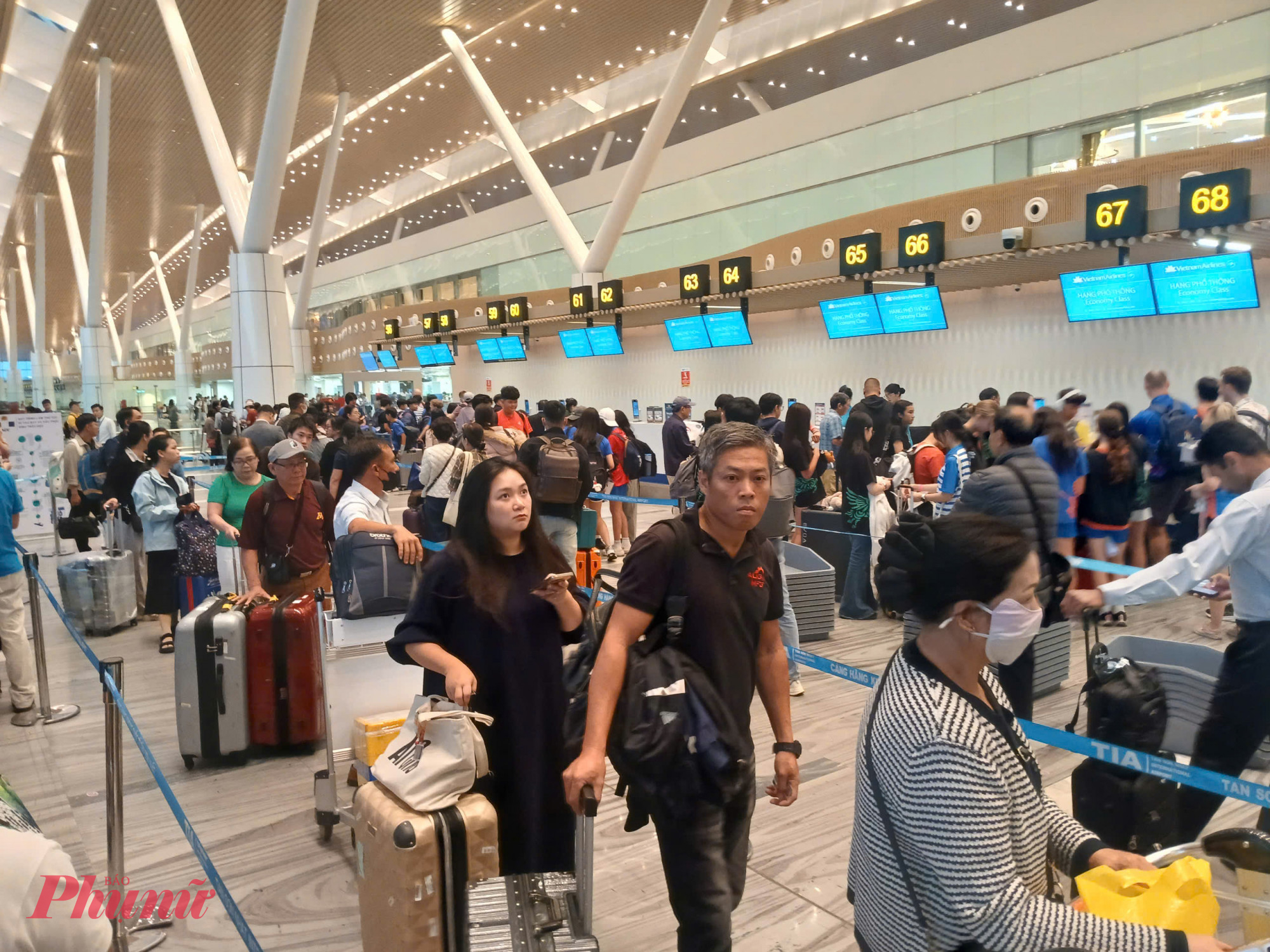 Các hãng bay trong nước liên tục thông báo bổ sung vé phục vụ nhu cầu tăng cao của người dân.