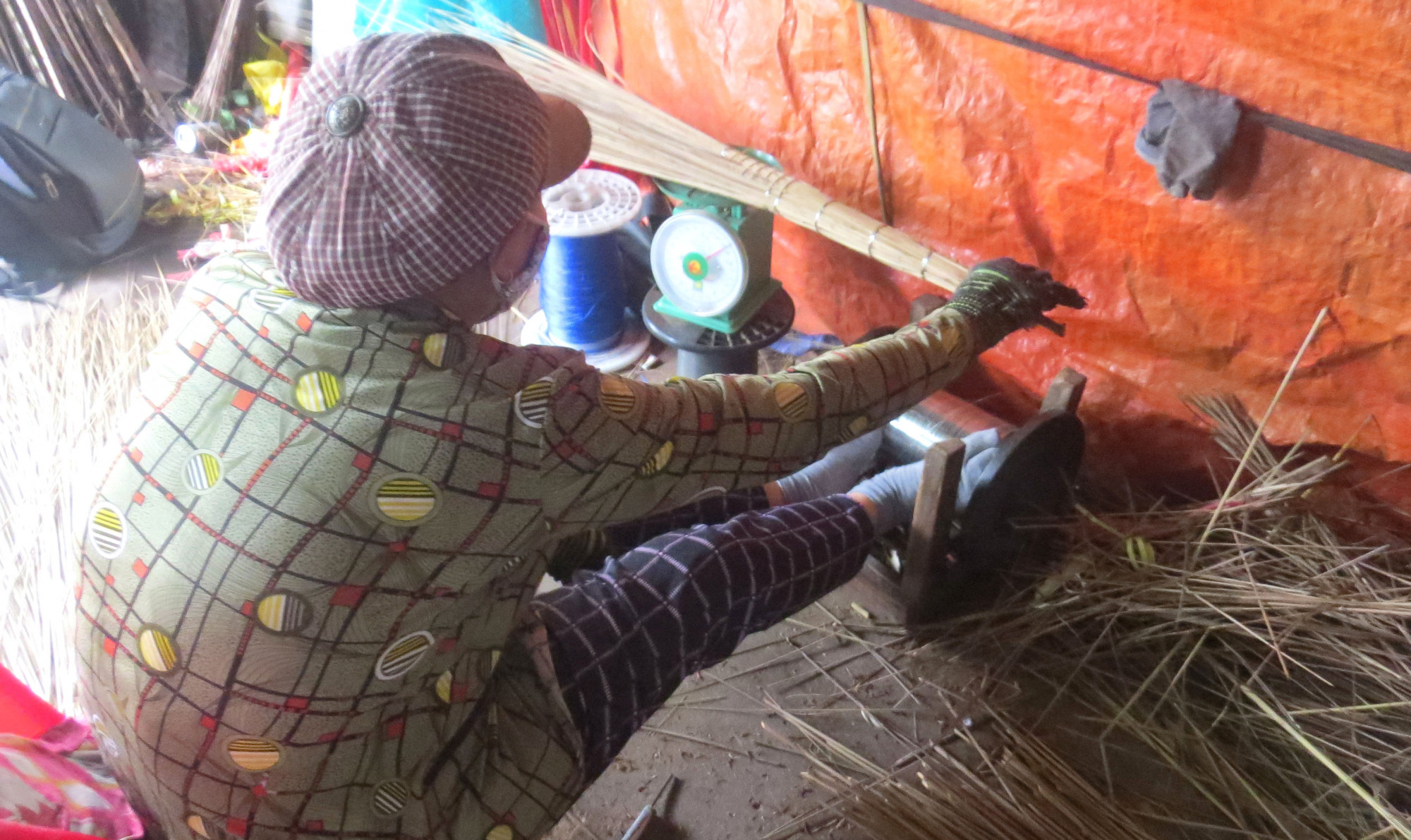 Cân chổi xương đúng 0,5kg- Ảnh: Mạnh Trâm Trân