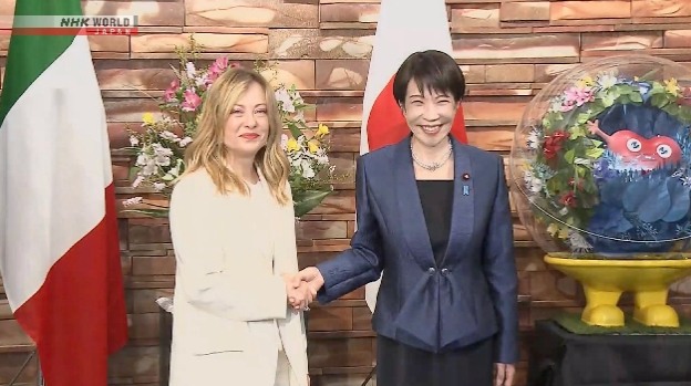 Lưu ý rằng Ý và Nhật Bản đều là những người kế thừa các nền văn minh cổ đại, bà Meloni cho biết bà hy vọng mối quan hệ hiện đại có thể được củng cố.  Dường như có một phản ứng hóa học thực sự giữa hai người phụ nữ, với bà Takaichi, 64 tuổi, gửi lời chúc tốt đẹp nhất cho sinh nhật lần thứ 49 của bà Meloni, rơi vào thứ Năm.  Tôi muốn tổ chức sinh nhật của Giorgia cùng với người dân Nhật Bản. Xin chúc mừng! cô nói.  Cô Meloni nói: Sanae và tôi đã không biết nhau lâu, nhưng mối quan hệ của chúng tôi ngay lập tức bắt đầu như một mối quan hệ dựa trên một mối quan hệ đặc biệt và tôi tin rằng mối quan hệ này nhanh chóng trở thành một tình bạn vững chắc, cũng ở cấp độ cá nhân.