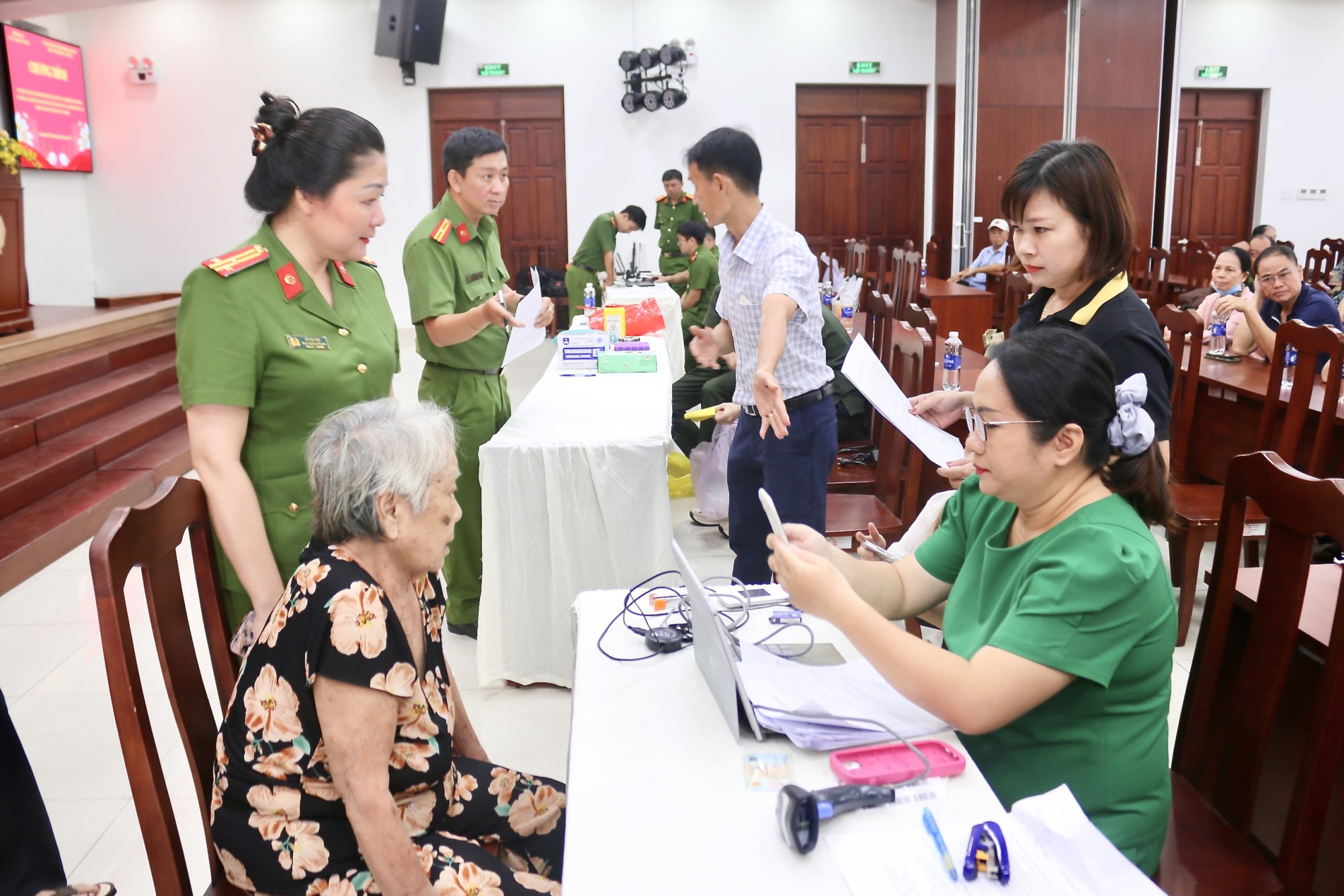 Công an TPHCM xác nhận thông tin thân nhân của liệt sĩ, thu mẫu ADN thân nhân liệt sĩ chưa xác định danh tính