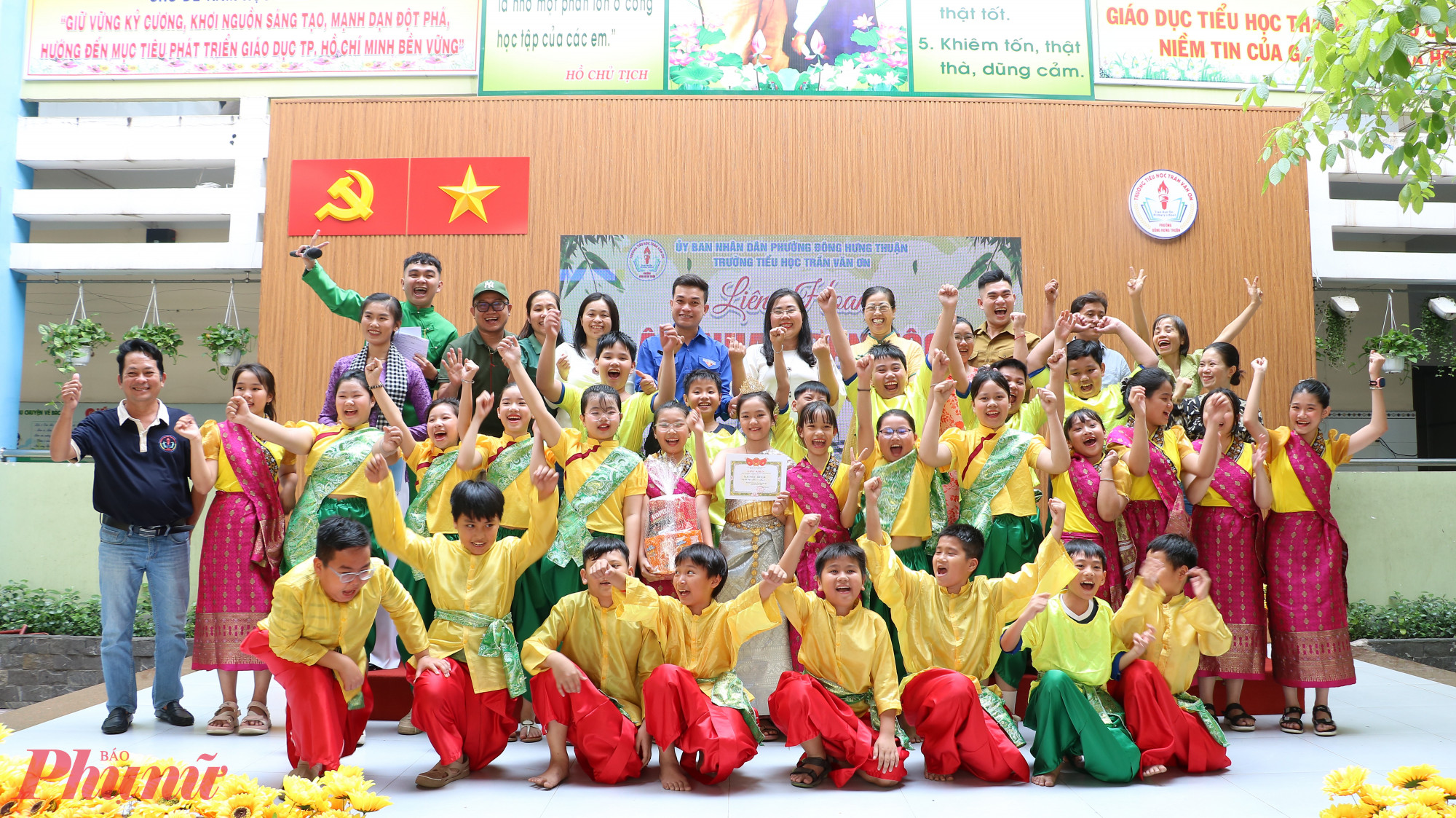 Đội thi Quê em mùa Ok Om Bok - Múa Khơ me - dành giải Nhất tại chương trình