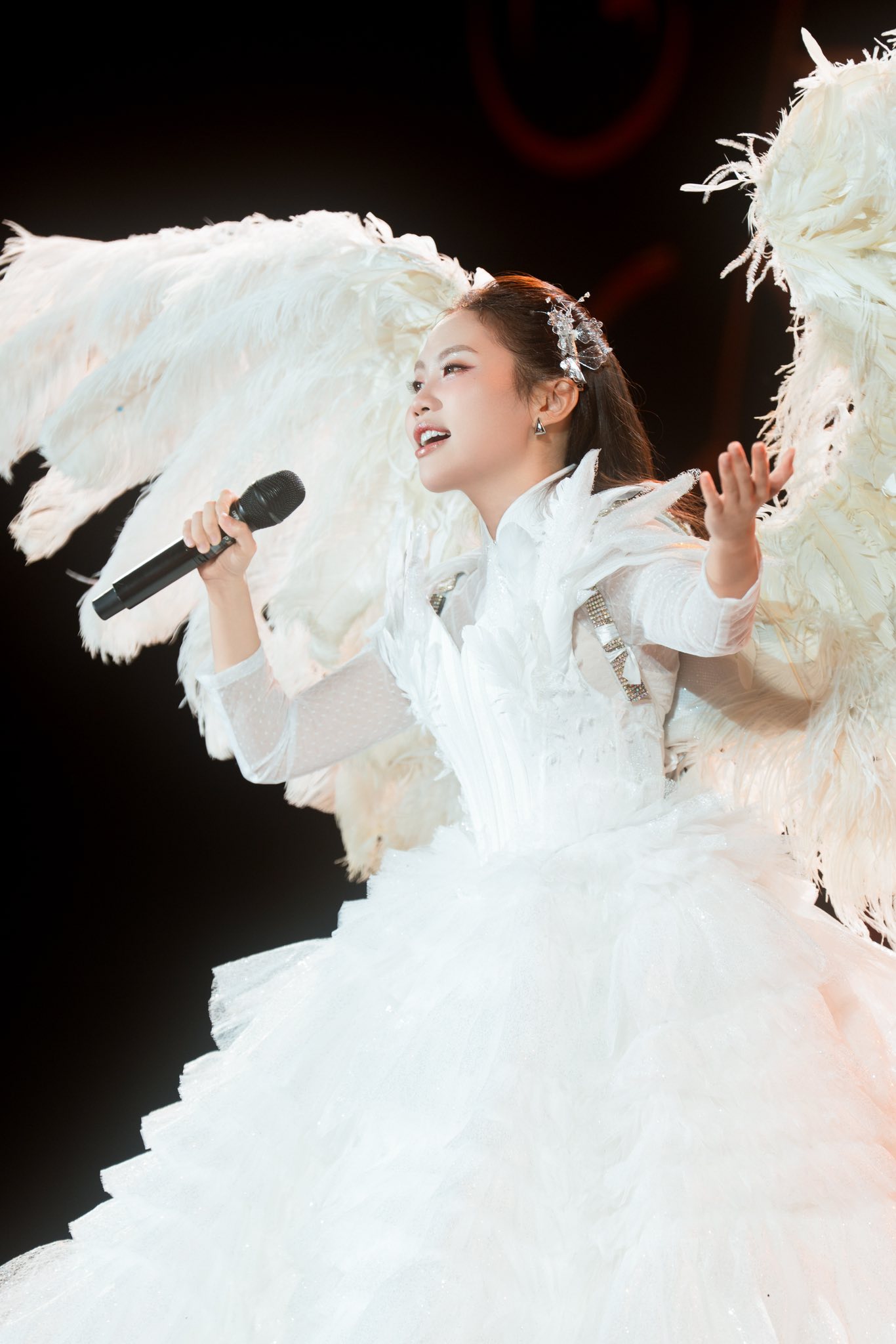 Phương Mỹ Chi biểu diễn trong sự kiện fan meeting vào tối 10/1 tại TPHCM