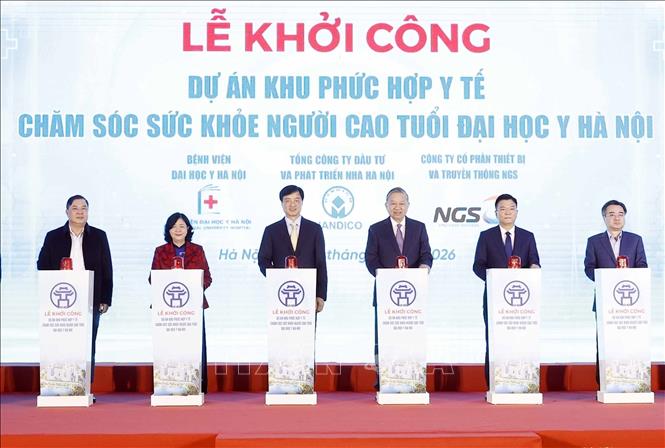 Tổng Bí thư Tô Lâm và các đại biểu thực hiện nghi thức khởi công. Ảnh: Thống Nhất/TTXVN
