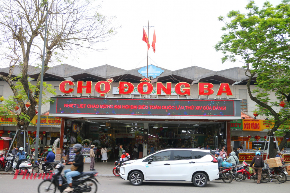 Những hình ảnh tuyên truyền thể hiện niềm tin son sắt và kỳ vọng của cán bộ, đảng viên và nhân dân TP Huế đối với sự kiện chính trị trọng đại của đất nước.