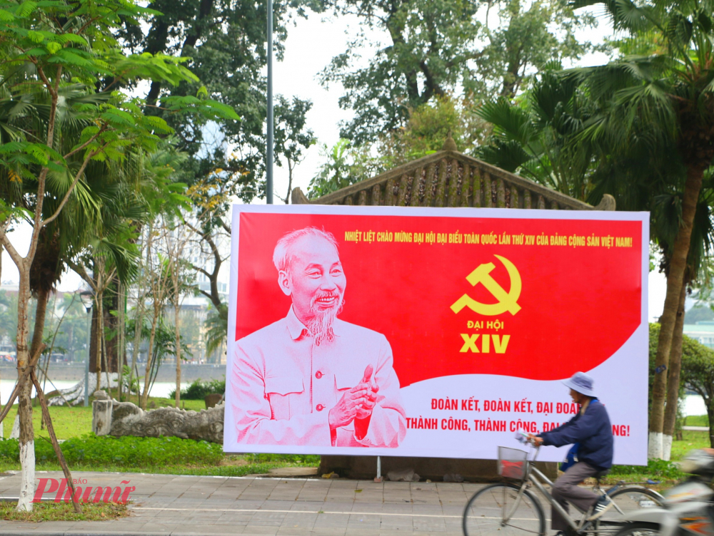 Bên cạnh công tác trang trí trực quan, TP Huế cũng đẩy mạnh tuyên truyền qua hệ thống phát thanh, các nền tảng số và mạng xã hội nhằm giúp người dân nắm bắt kịp thời các nội dung trọng tâm của Đại hội.