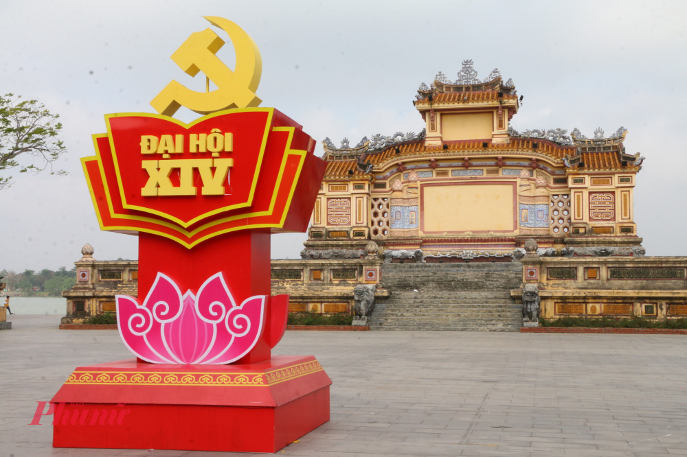 Những hình ảnh tuyên truyền thể hiện niềm tin son sắt và kỳ vọng của cán bộ, đảng viên và nhân dân TP Huế đối với sự kiện chính trị trọng đại của đất nước.