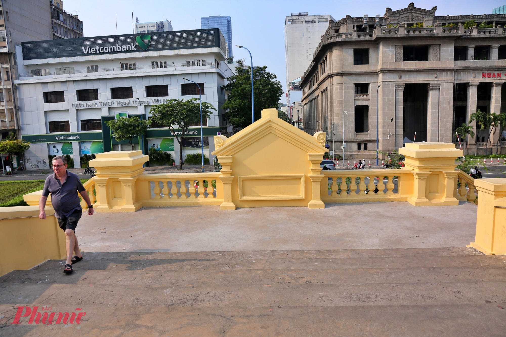 Sau đợt tôn tạo, cầu Mống khoác lên mình lớp sơn xanh nhạt đồng bộ, lan can được chỉnh trang, mặt cầu sạch sẽ, hệ thống đèn chiếu sáng làm nổi bật kết cấu thép cổ kính khi đêm xuống. Không gian quanh cầu nhanh chóng trở thành điểm dạo bộ, chụp ảnh của người dân và du khách.