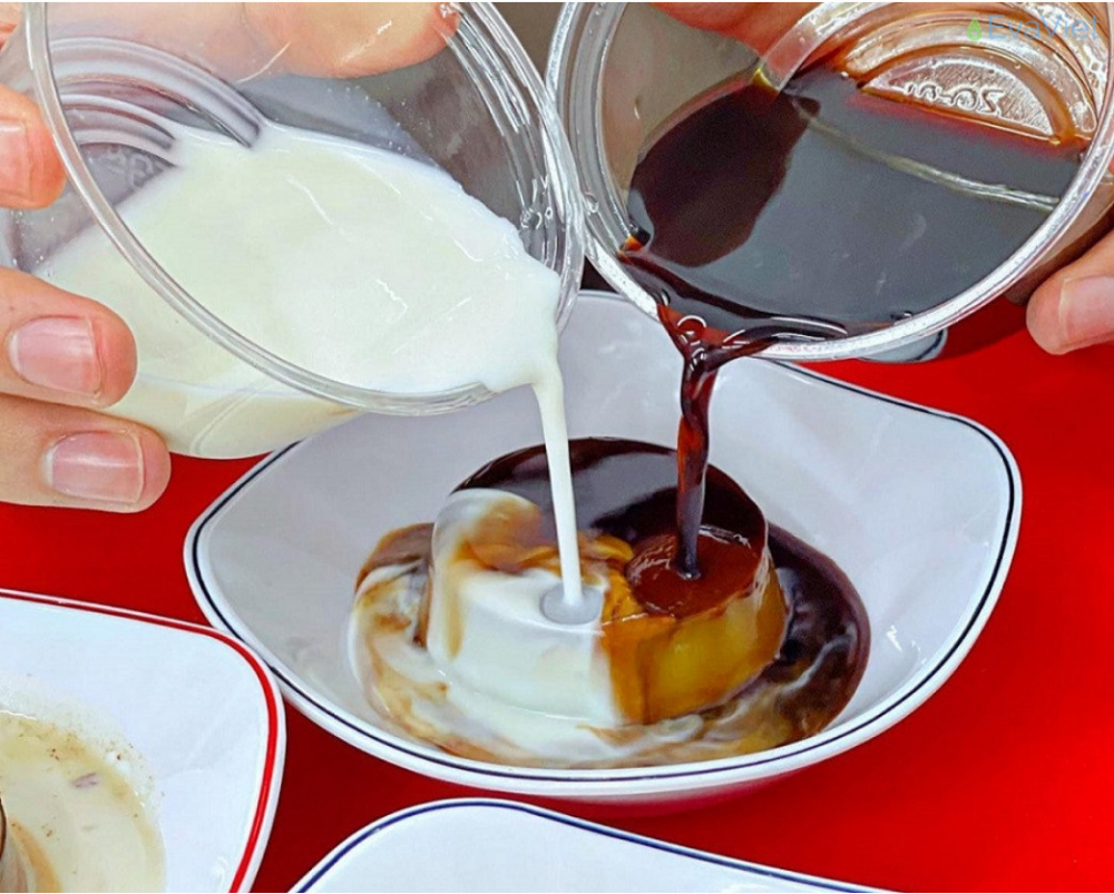 The Flan, tọa lạc tại 347/15 Đ. Minh Phụng, Phường 1, Quận 11, Thành phố Hồ Chí Minh, là một điểm ăn vặt buổi chiều tối và cuối tuần được nhiều bạn trẻ Sài Gòn yêu thích. Nơi này nổi bật với menu đa dạng hơn 30 món từ bánh flan mềm mịn truyền thống đến panna cotta, crème brûlée và các món tráng miệng hấp dẫn khác, giá cả rất phải chăng chỉ từ khoảng 9.000 đồng đến 30.000 đồng/phần. Không gian quán mang phong cách giản dị trong hẻm với ghế ngồi nhựa thoải mái, phù hợp để tụ tập bạn bè, trò chuyện sau giờ học hay làm việc. Bánh flan tại đây được đánh giá mềm béo, dễ ăn, khi kết hợp với sốt caramel hoặc trái cây tạo nên hương vị ngọt thanh, dễ gây “nghiện” cho thực khách. The Flan trở thành một lựa chọn lý tưởng cho những ai muốn thưởng thức món ngọt hấp dẫn và không gian ẩm thực bình dân, gần gũi ở Sài Gòn vào buổi tối.