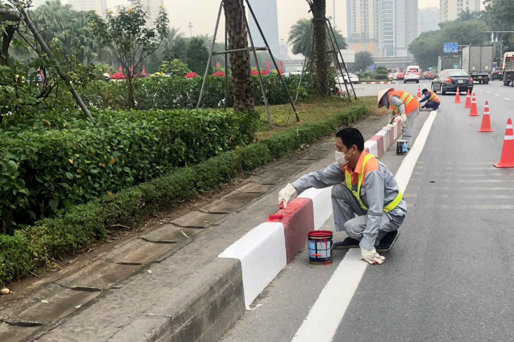 Đại diện Ban Duy tu khẳng định: 'Các đơn vị đang nỗ lực thi công “cuốn chiếu”, hạn chế tối đa ảnh hưởng đến sinh hoạt và đi lại của người dân, phấn đấu hoàn thành các hạng mục đúng tiến độ, góp phần xây dựng hình ảnh Thủ đô Hà Nội văn minh, hiện đại, xứng đáng là trung tâm chính trị – hành chính quốc gia trong dịp diễn ra Đại hội đại biểu toàn quốc lần thứ XIV của Đảng'.