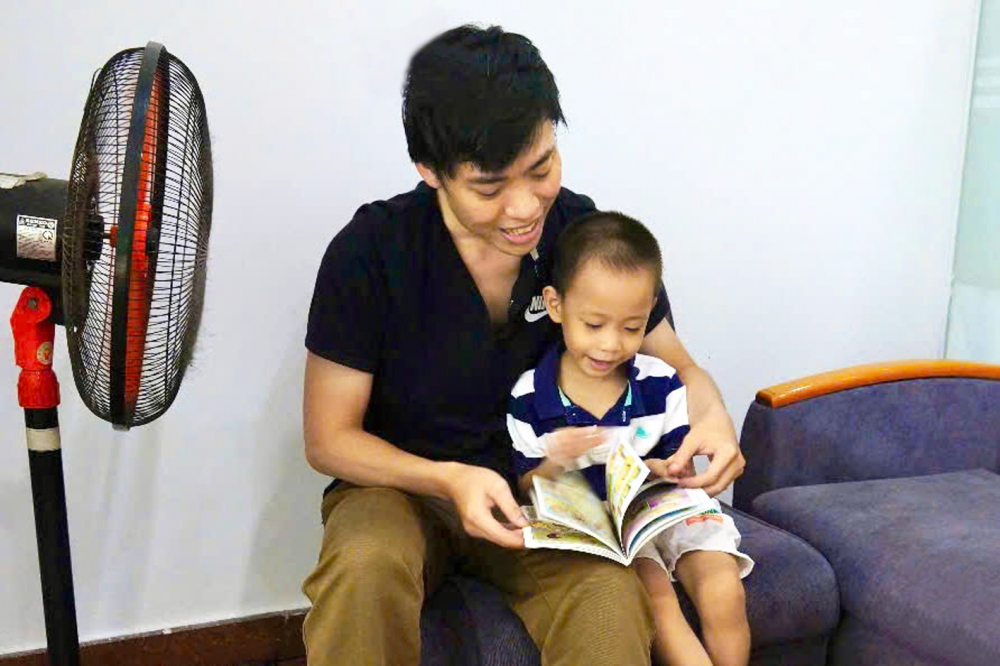 Chăm sóc con cái, chăm sóc nhau khi ốm đau… là những thứ không thể định giá và chia đôi bằng tiền - ẢNH MINH HỌA: PHÙNG HUY