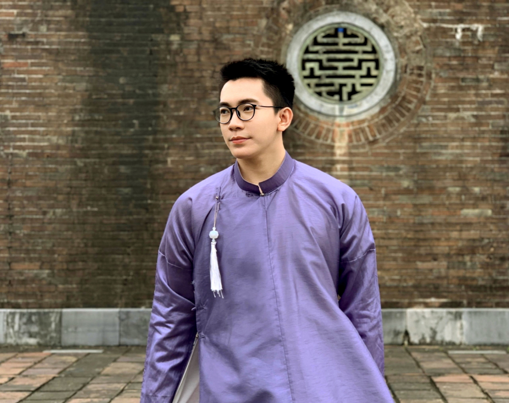 Nhà thiết kế Phan Huy: “Tôi không sợ lép vế trước các huyền thoại mà chỉ sợ không vượt qua được giới hạn của chính mình. Nếu không đặt mục tiêu lớn, chúng ta sẽ mãi đứng yên”