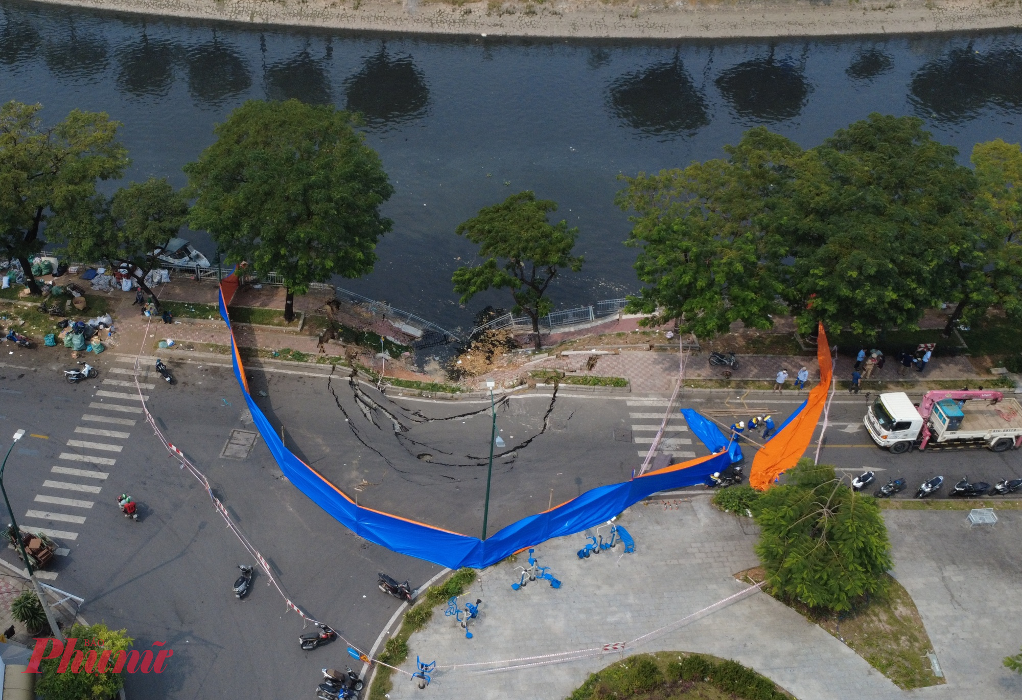 Vị trí sạt lở xảy ra trên tuyến cống thoát nước do Công ty Thoát nước đô thị TPHCM quản lý.