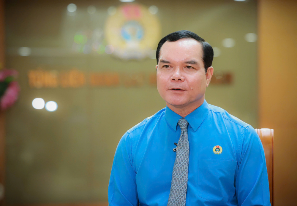 giai cấp công nhân nước ta luôn khẳng định sứ mệnh lịch sử, vai trò và vị trí của mình là giai cấp lãnh đạo cách mạng