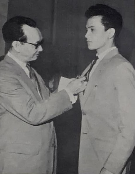 NSND Hùng Minh nhận giải Thanh Tâm năm 1959