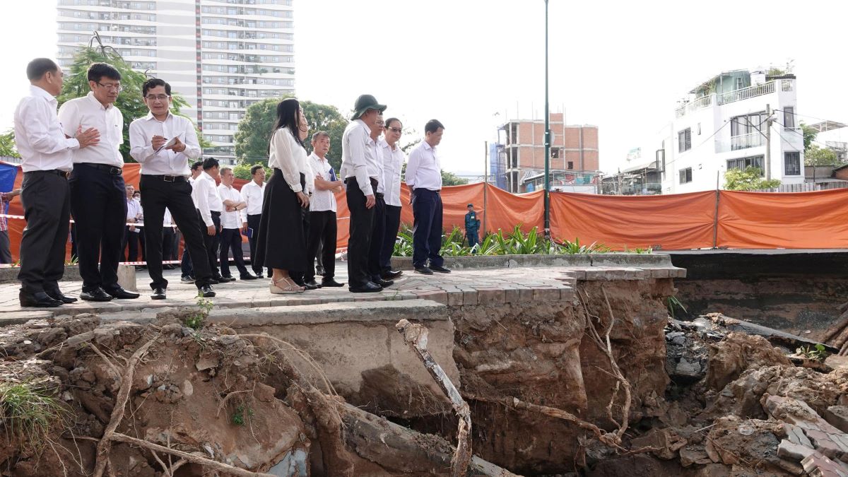 Phạm vi sạt lở lan rộng hơn sau 1 ngày xảy ra sự cố - Ảnh: Hà Trang