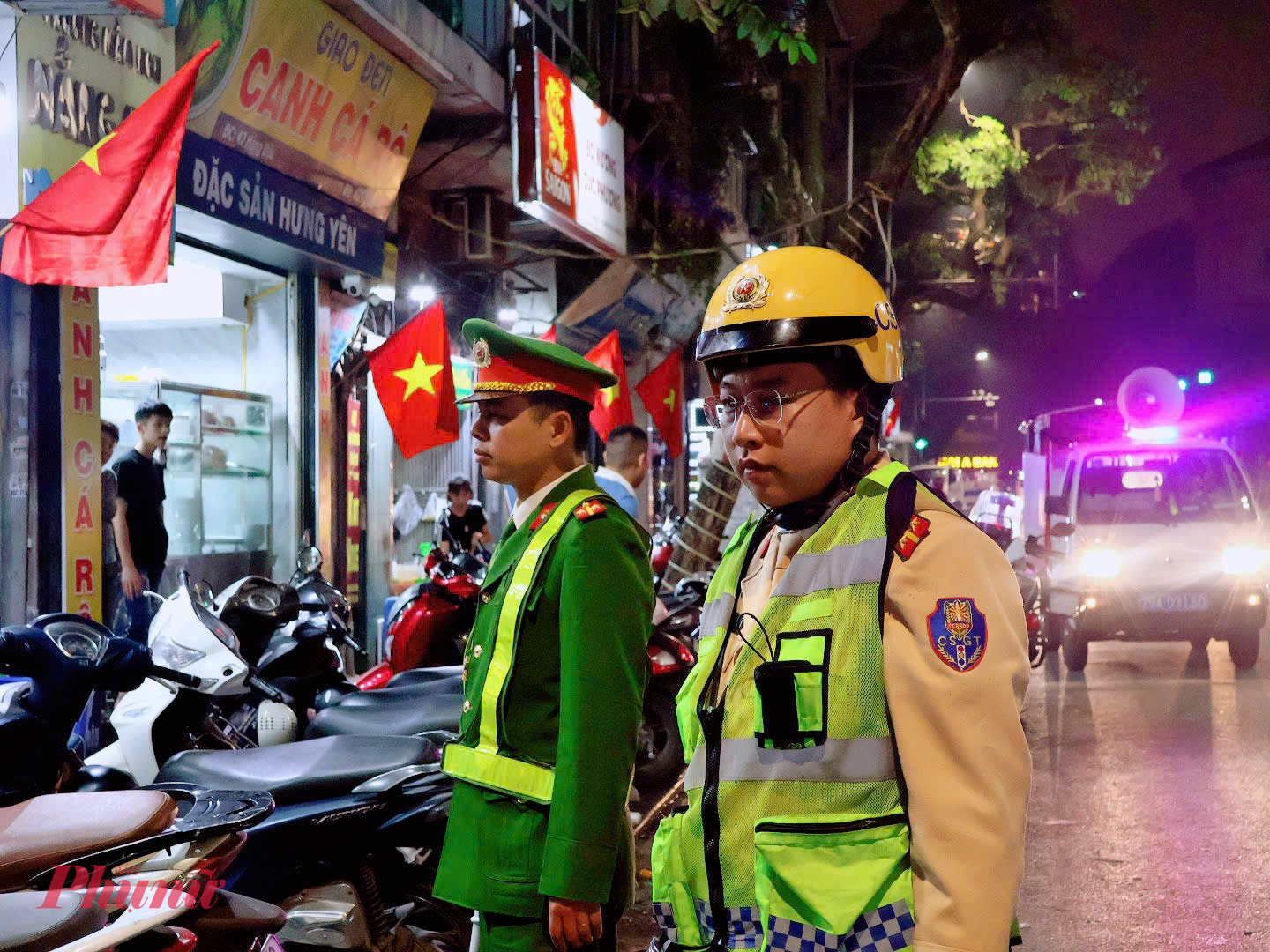 Ghi nhận thực tế trên các tuyến phố, đa phần các hoạt động sinh hoạt của người dân diễn ra bình thường, các hộ kinh doanh chấp hành nghiêm các quy định về trật tự đô thị, không lấn chiếm vỉa hè, lòng đường. Đường phố văn minh, sạch đẹp.