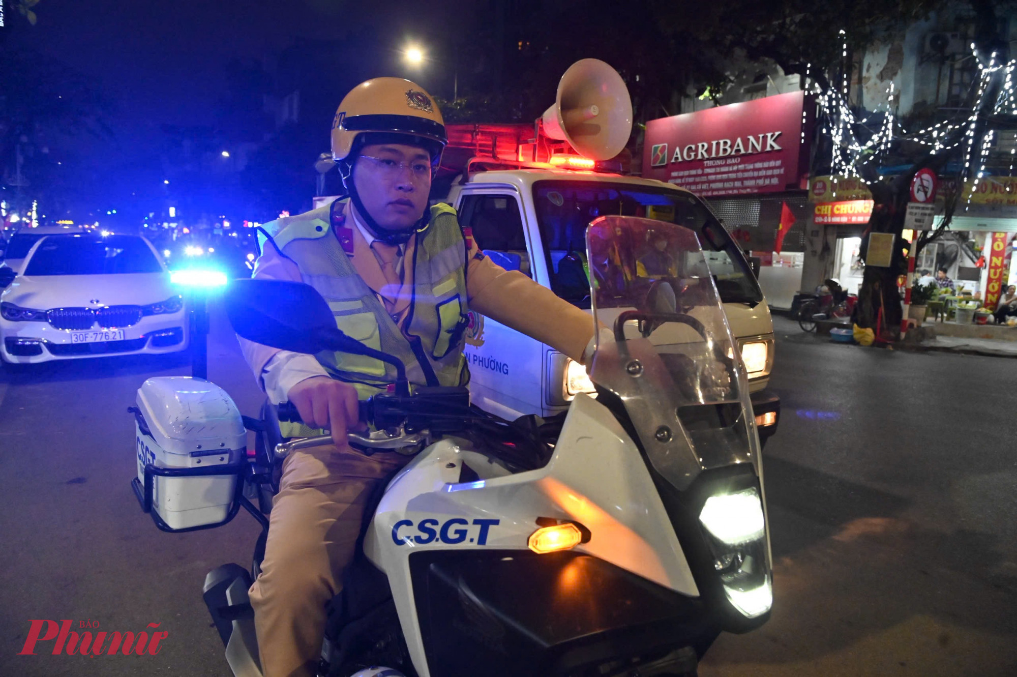 các tổ công tác triển khai tuần tra tại các tuyến, địa bàn được xác định, chủ động phát hiện, xử lý các hành vi vi phạm, vừa bảo đảm trật tự, an toàn giao thông, vừa phòng ngừa các nguy cơ phát sinh phức tạp về an ninh, trật tự.