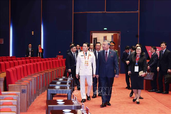 Tổng Bí thư Tô Lâm thị sát lần cuối hội trường Trung tâm Hội nghị Quốc gia trước giờ khai mạc phiên trù bị. Ảnh: TTXVN