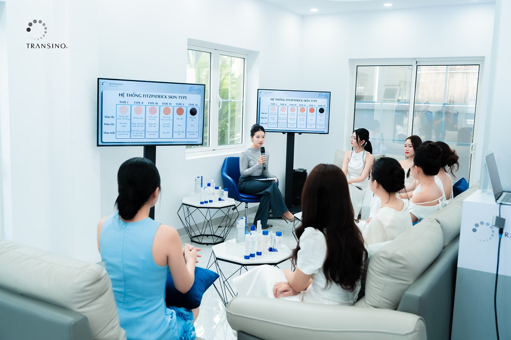 Transino Việt Nam thường xuyên tổ chức những buổi tư vấn chuyên sâu, xây dựng lối chăm sóc da bền vững - Ảnh: Transino Việt Nam