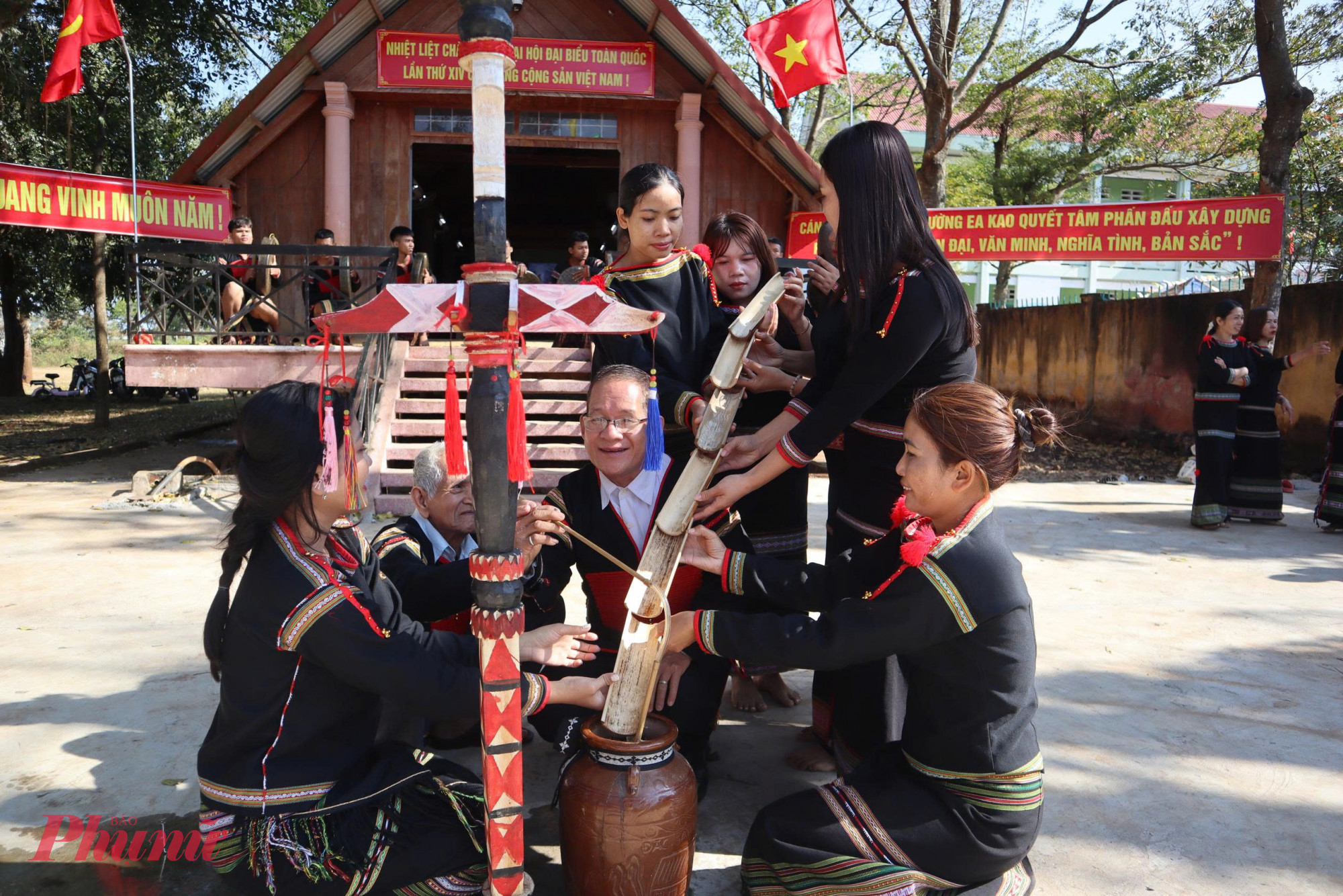 Người dân các buôn làng Ê Đê kỳ vọng, Đại hội sẽ có nhiều quyết sách để người dân ở các vùng miền có cuộc sống ngày càng ấm no, giàu đẹp