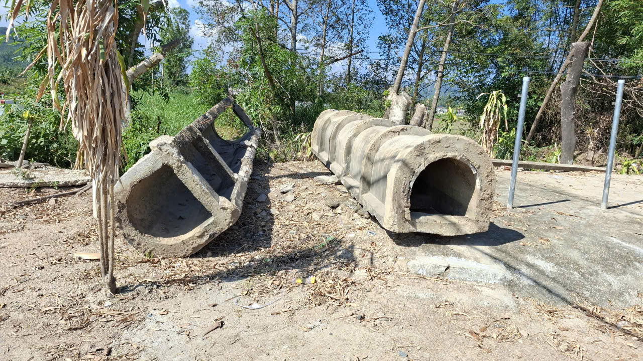 Hệ thống thủy nông Đồng Cam, lớn nhất Phú Yên trước đây, sau đợt lụt thiệt hại nặng nề. Hầu hết các kênh mương đều bị vỡ, sạt mái ngoài và bồi lấp lòng kênh, cần phải xử lý cấp bách. Khối lượng vật chất cần phục hồi cho hệ thống kênh mương ban đầu được thống kê với hàng ngàn khối đất  đào, đất đắp và bê tông các loại. Tính chi phí thiệt hại lên tới gần 50 tỉ đồng. Theo ông Nguyễn Minh Huệ, Chủ tịch HĐQT Công ty TNHH MTV thủy nông Đồng Cam, tổng lượng đất đá cần đắp lại để khôi phục đập và kênh mương, đảm bảo cấp nước là 60.000 m3.