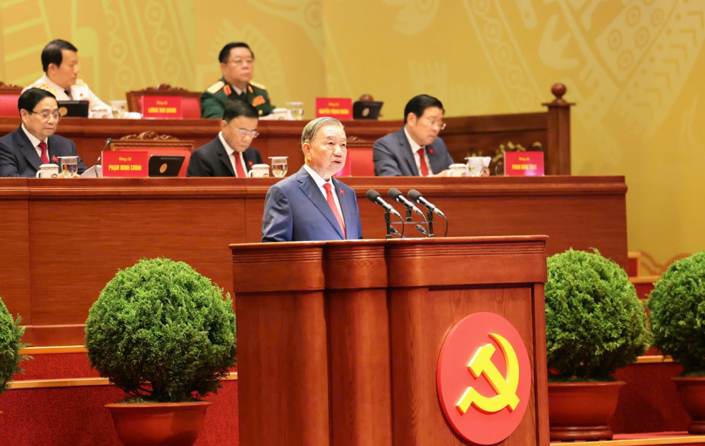 Tổng bí thư Tô Lâm trình bày báo cáo về các văn kiện trình Đại hội Đại biểu toàn quốc lần thứ XIV của Đảng - ẢNH: HỒ Ý