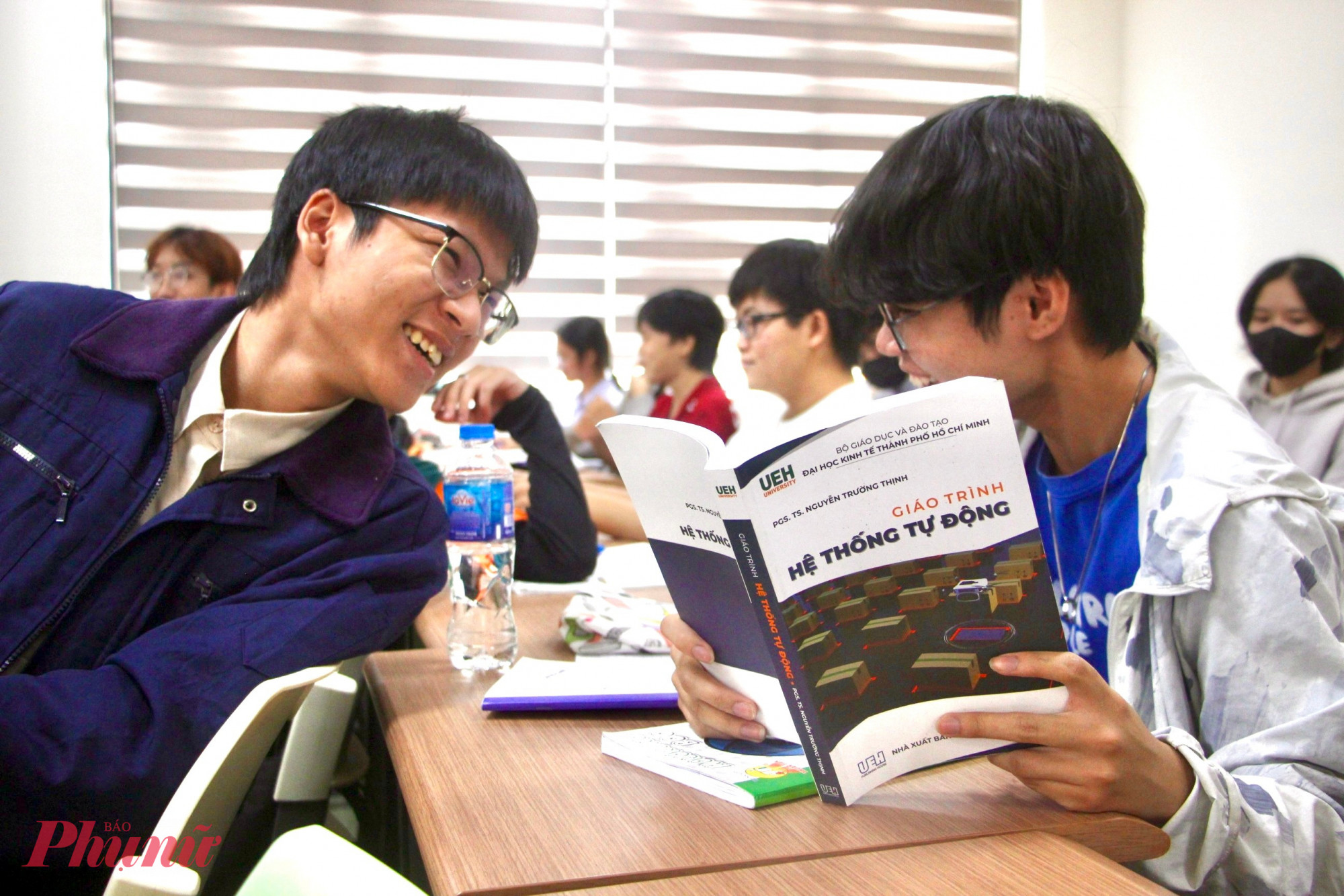 Năm nay Đại học Kinh tế TPHCM đổi mới phương thức tuyển sinh  - Ảnh: N.L