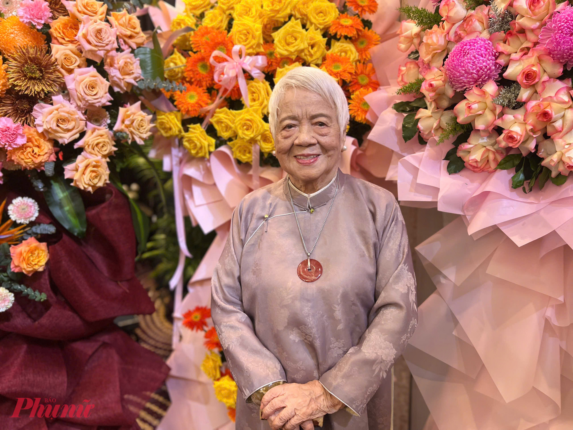 Đạo diễn Xuân Phượng cho biết 9 năm ở chiến trường từng nghĩ có thể không bao giờ được mặc áo dài trở lại