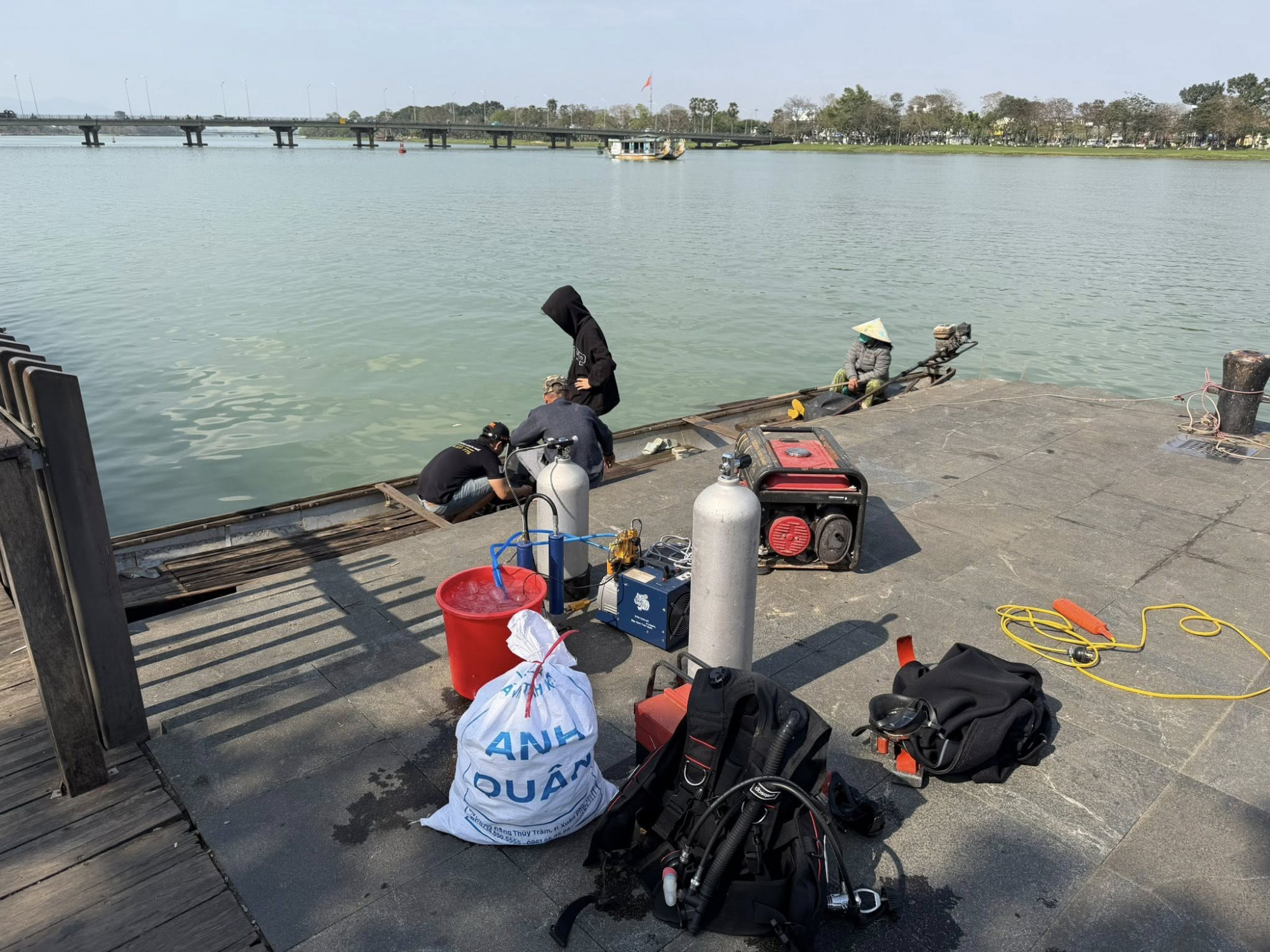 Đội SOS75 - Đội 0 đồng Huế (TP Huế) đã tìm thấy 2 cây vàng