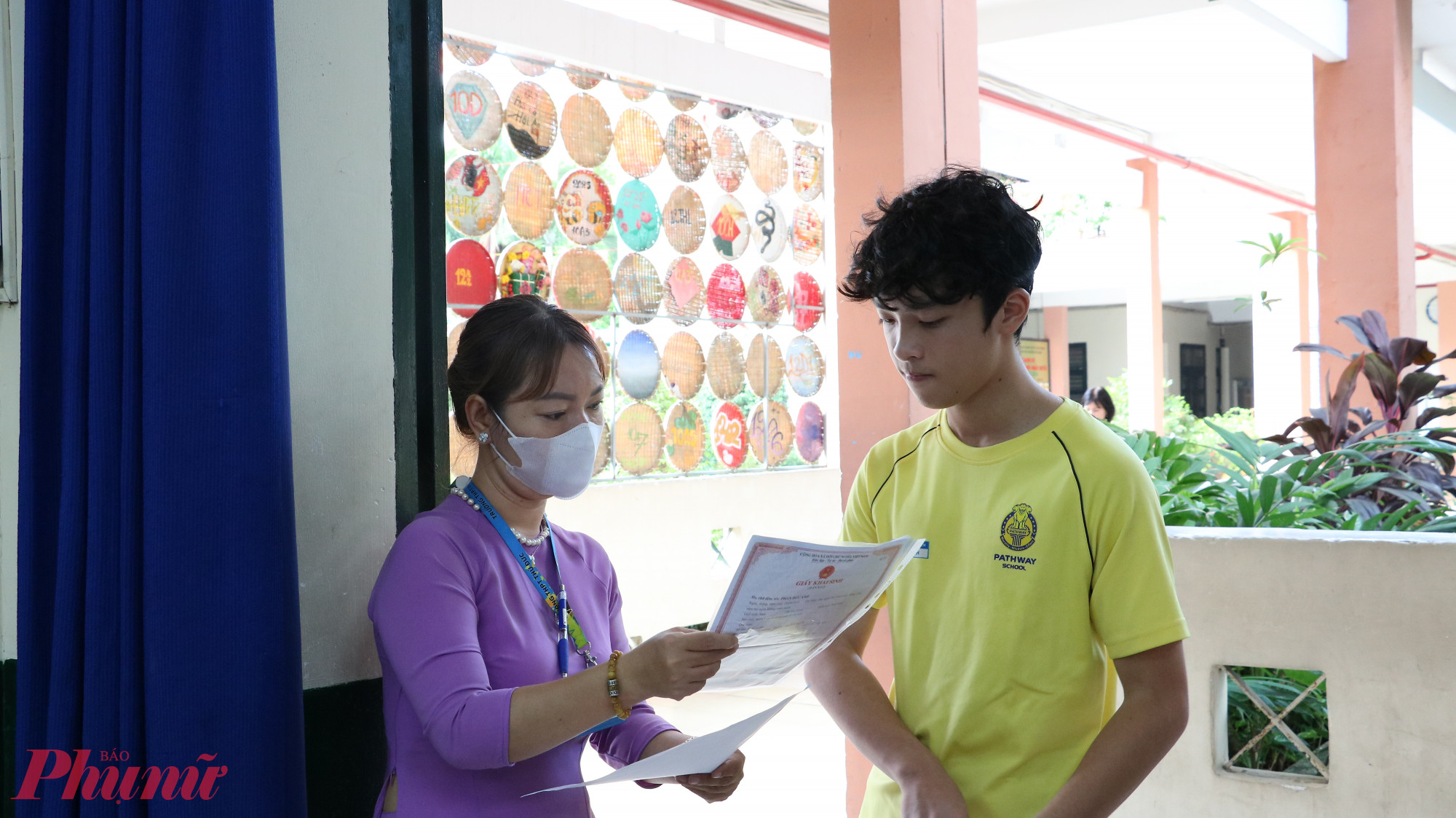 Thí sinh tham dự kỳ thi tuyển sinh lớp Mười công lập năm 2025 tại TPHCM - Ảnh: Trang Thưu