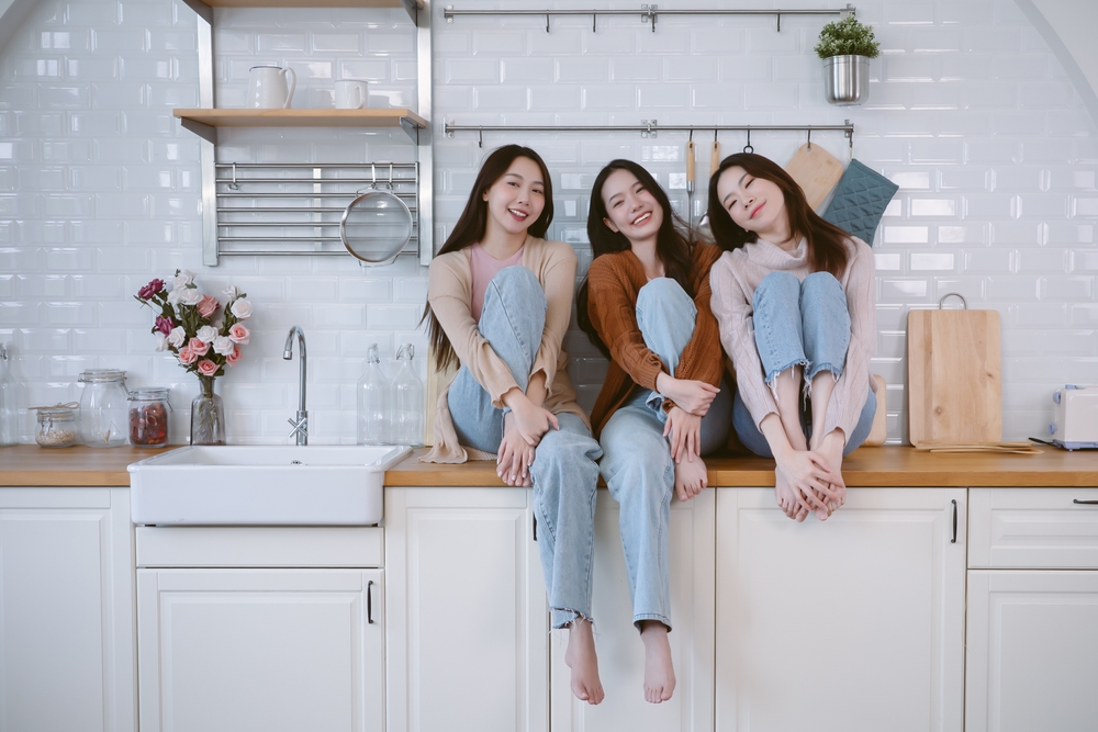 Gen Z sống cho mình nhiều hơn vì người khác? - Ảnh minh họa: Shutterstock