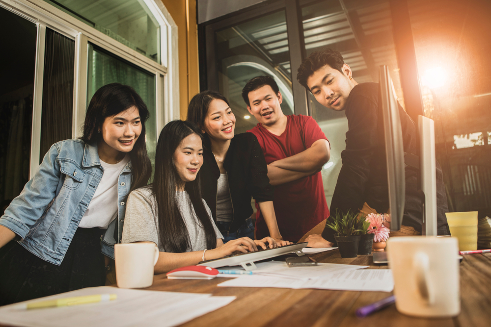 Gen Z thường làm đồng nghiệp lớn tuổi ngao ngán vì cái tôi quá lớn - ảnh minh họa: Shutterstock