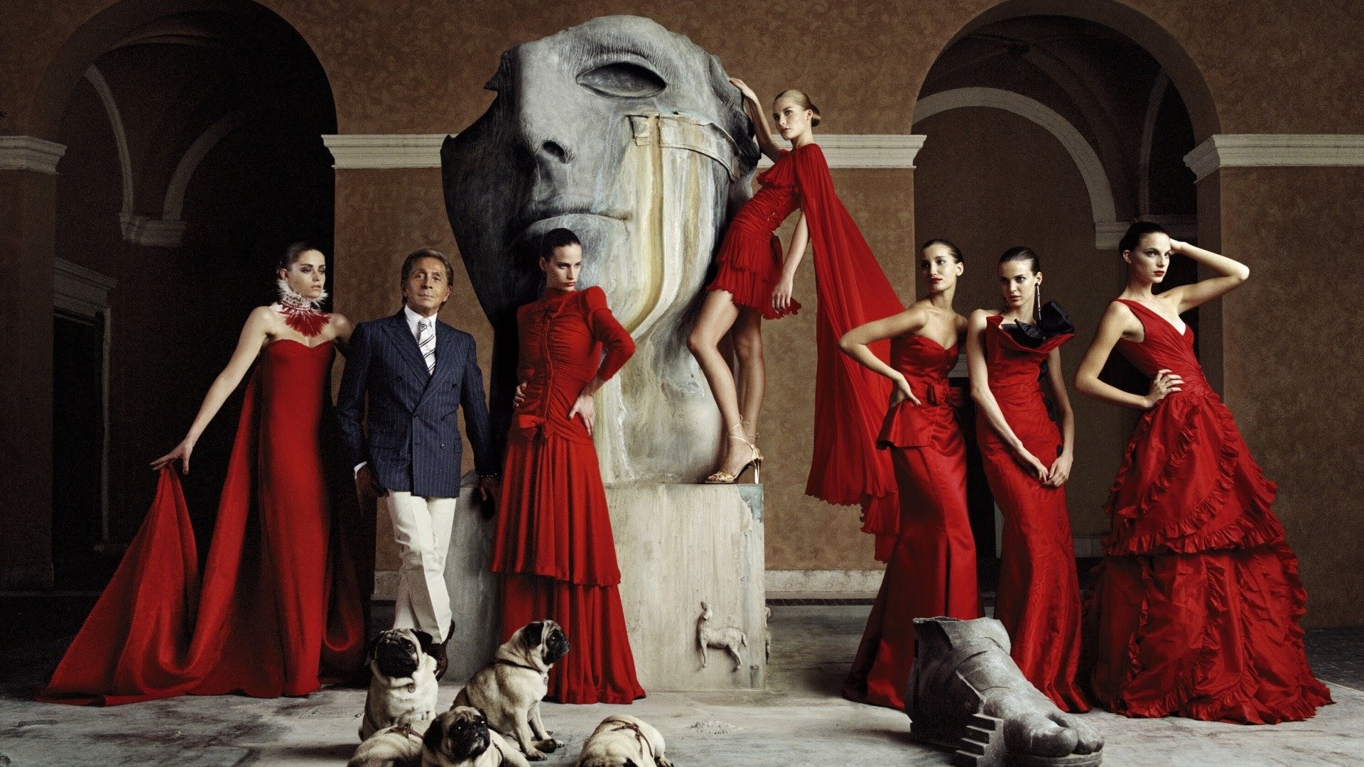 Valentino  trong bộ phim tài liệu Valentino: The Last Emperor (2008). Ảnh: Internet