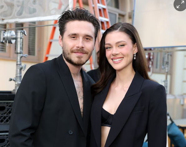 Brooklyn Peltz Beckham với Nicola Peltz Beckham ở Los Angeles, California vào tháng Mười năm ngoái. Ảnh: Stefanie Keenan / Getty Images cho Vogue
