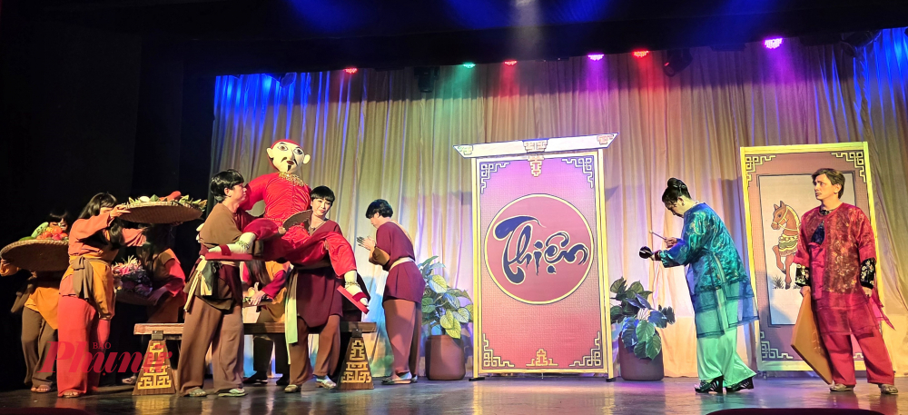 Làng Vô Tặc cũng lồng ghép