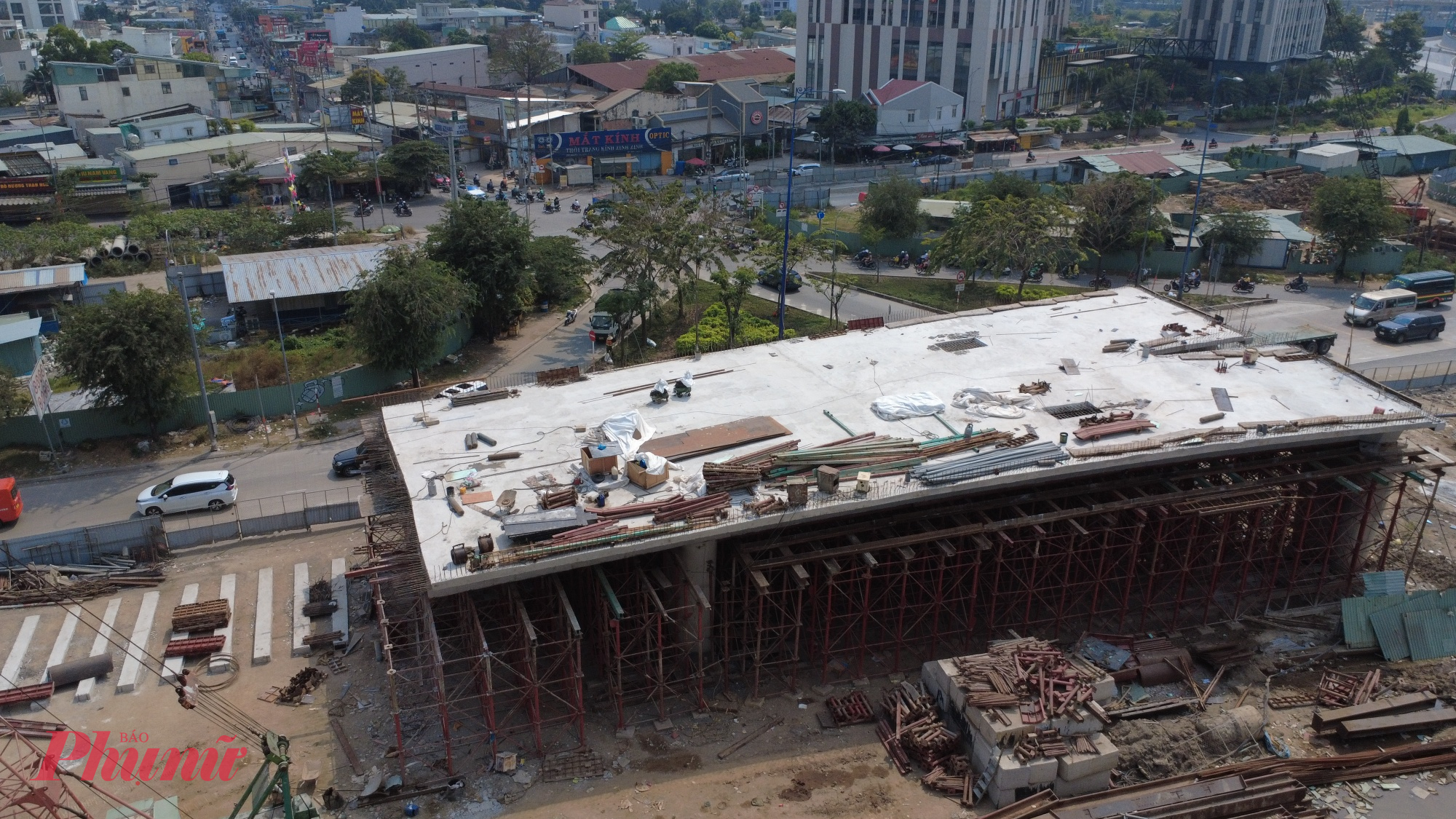 Bên cạnh đó, nhánh cầu của hạng mục cầu chữ Y cũng đang tăng tốc thi công.