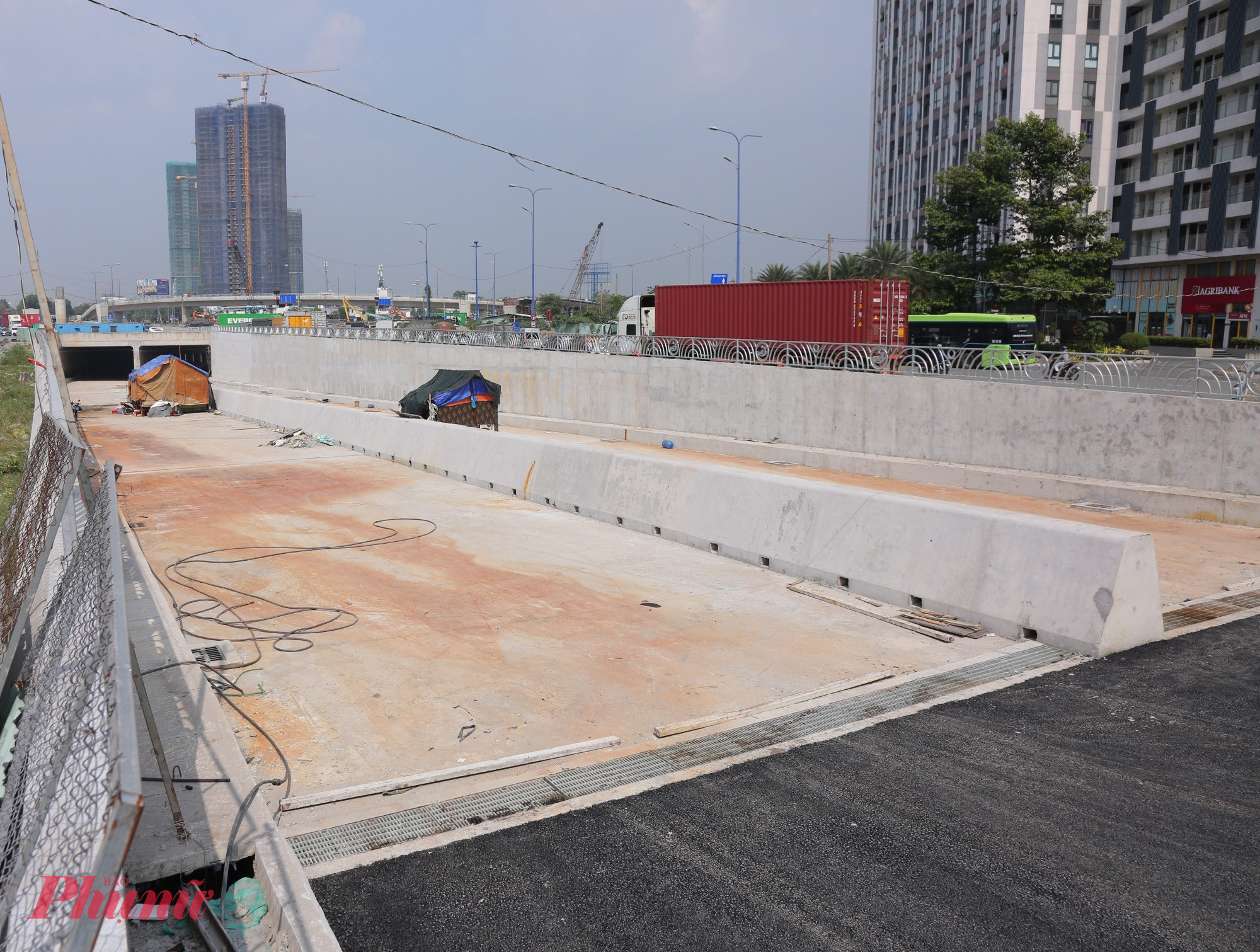 Phầm đầu hầm phía điểm nối với hầm chui HC1-01 đã hoàn thành, chờ thảm nhựa