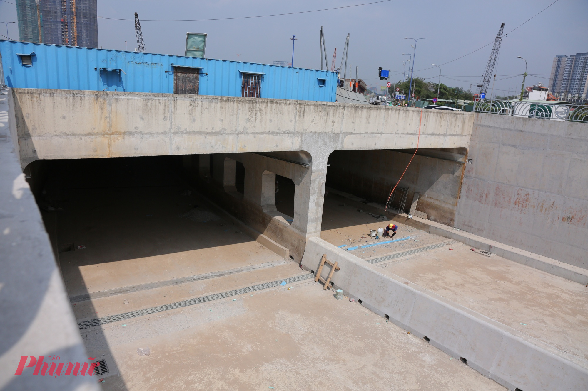 Đoạn vào hầm đã hoàn thiện, chờ thảm nhựa.