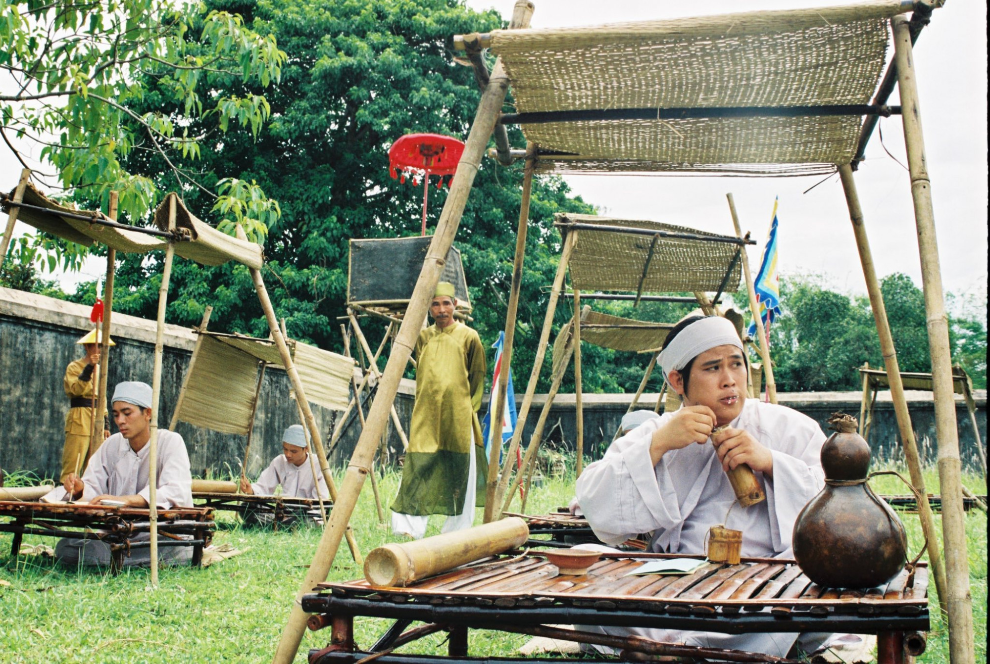 Trong phim, Phước Sang đóng vai Bùi Kiệm, nhân vật tượng trưng cho những thói hư tật xấu. 