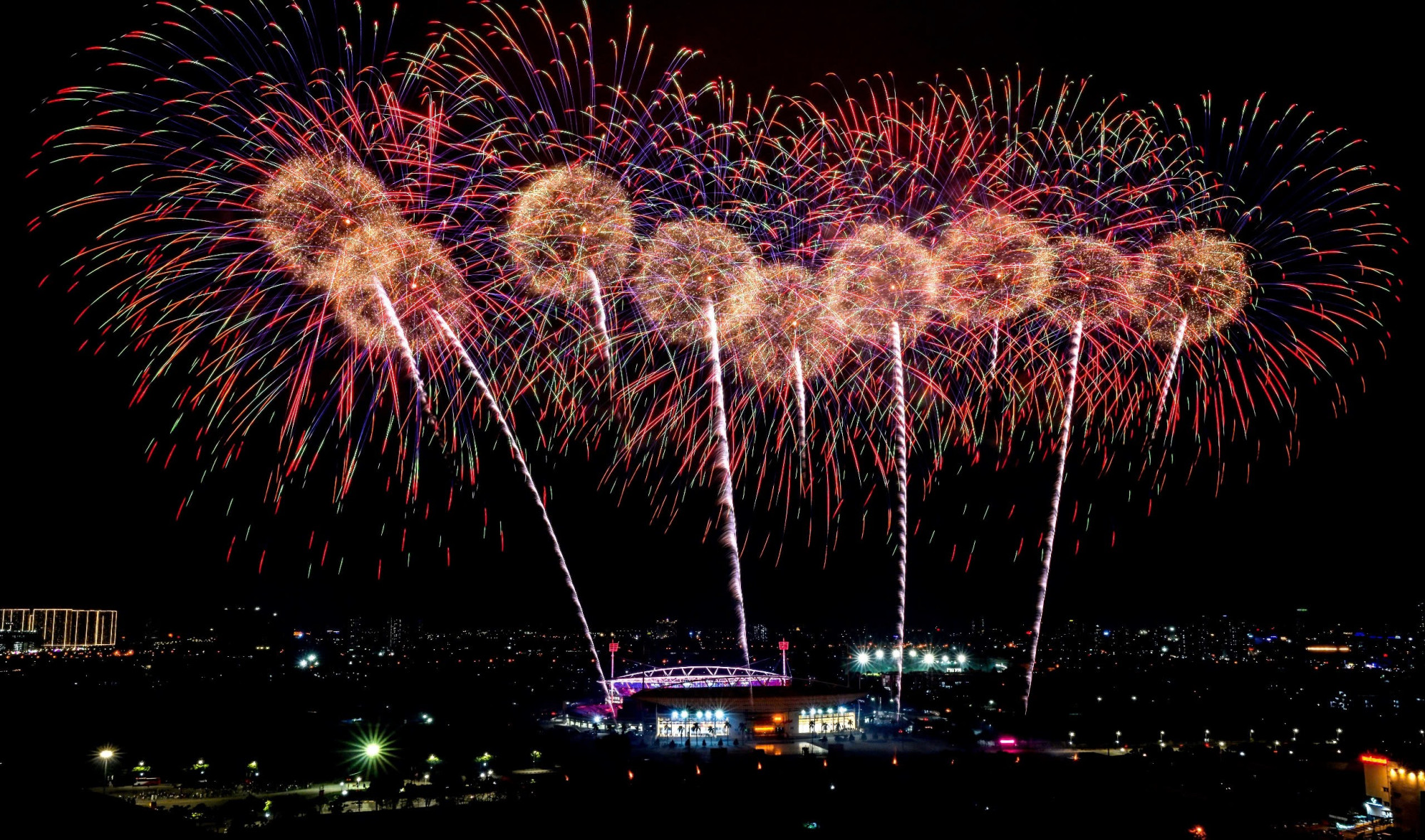 Chương trình chính thức sẽ diễn ra vào 20g ngày 23/1, tại Sân vận động Quốc gia Mỹ Đình. Chương trình được tổ chức nhằm tuyên truyền sâu rộng, tạo không khí phấn khởi trong toàn Đảng, toàn dân và toàn quân về ý nghĩa, tầm vóc và các định hướng lớn của Đại hội đại biểu toàn quốc lần thứ XIV của Đảng - sự kiện chính trị trọng đại của đất nước, mở ra giai đoạn phát triển mới.