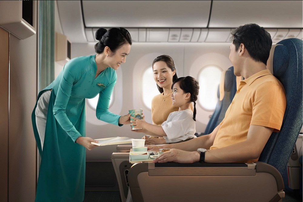 Sự chuyên nghiệp của tiếp viên Vietnam Airlines được thể hiện qua từng cử chỉ nhỏ nhất - Ảnh: Vietnam Airlines