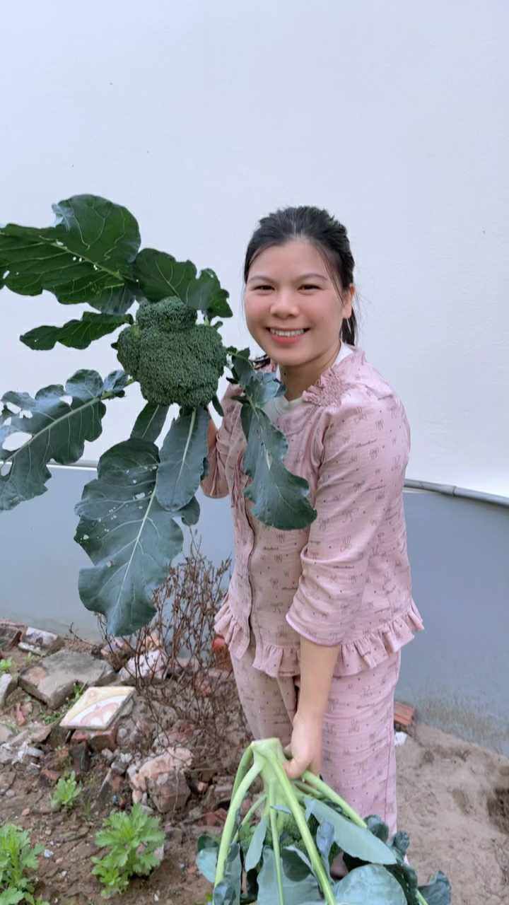 Chị Thơm - chủ nhân của bài đăng hiện đang sống cùng mẹ chồng và 3 con (Ảnh: Facebook)